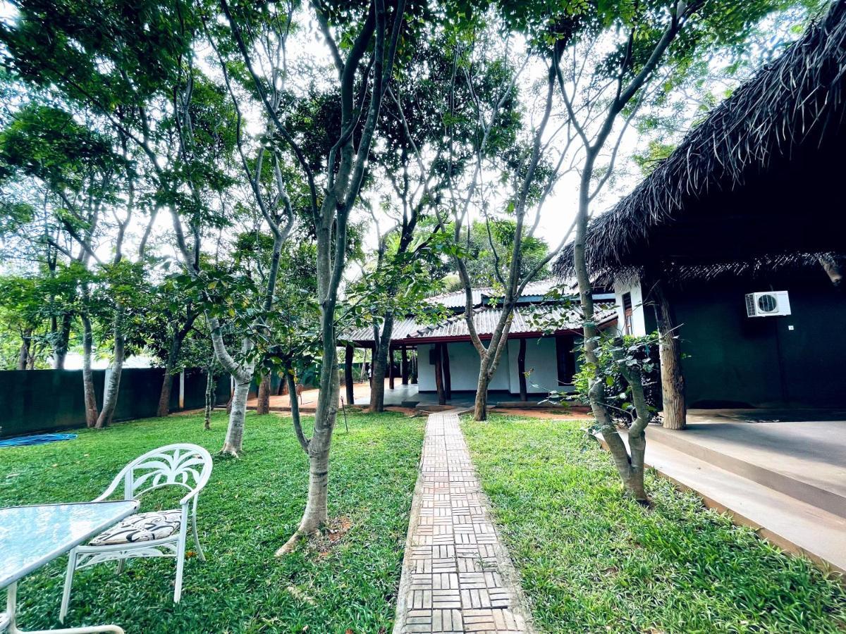 Kingfisher Resort Szigirija Kültér fotó