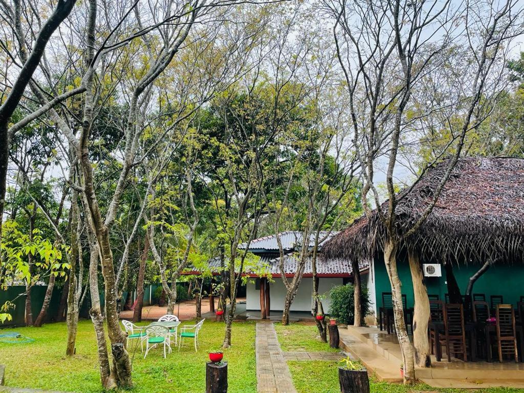 Kingfisher Resort Szigirija Kültér fotó