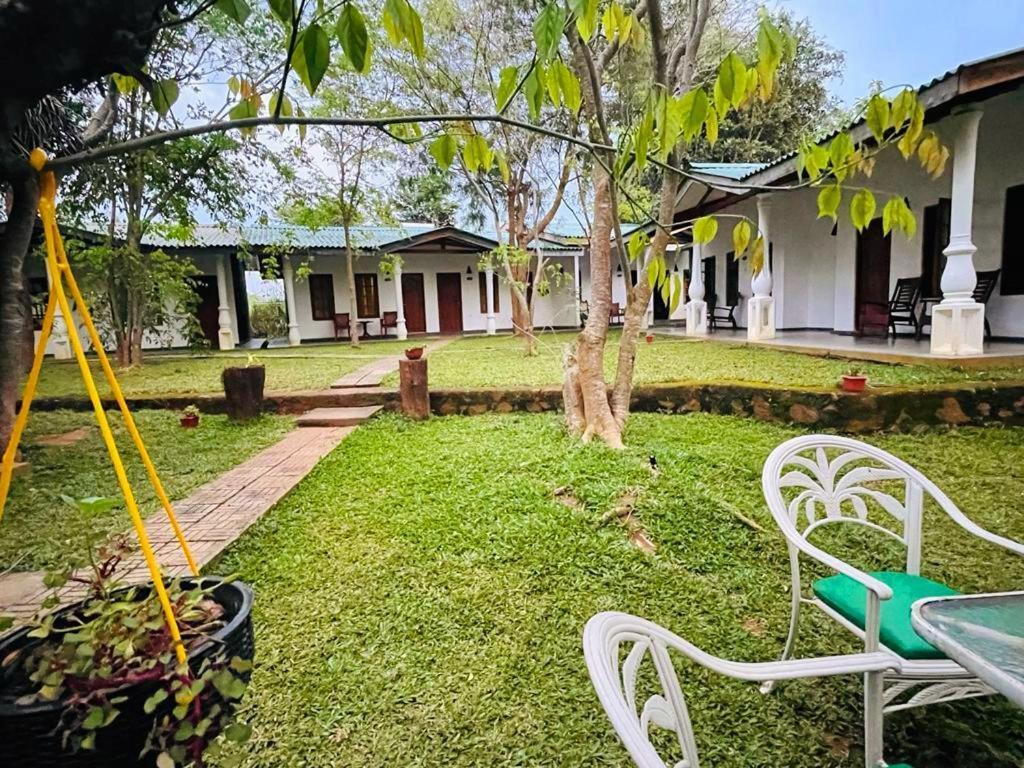 Kingfisher Resort Szigirija Kültér fotó
